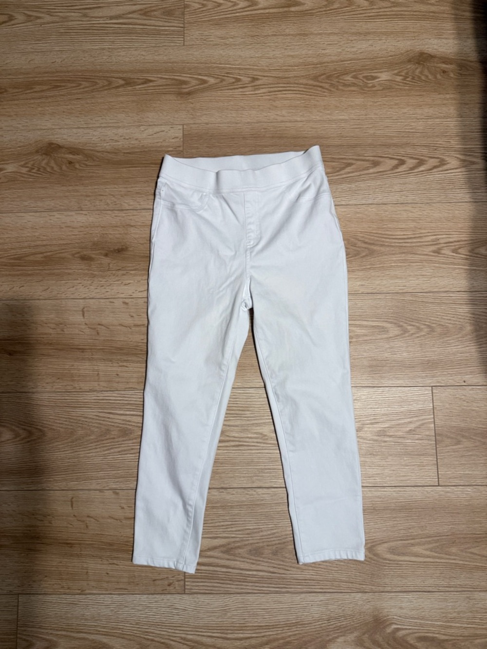 Time and Tru White Knit Waist Ankle Pants